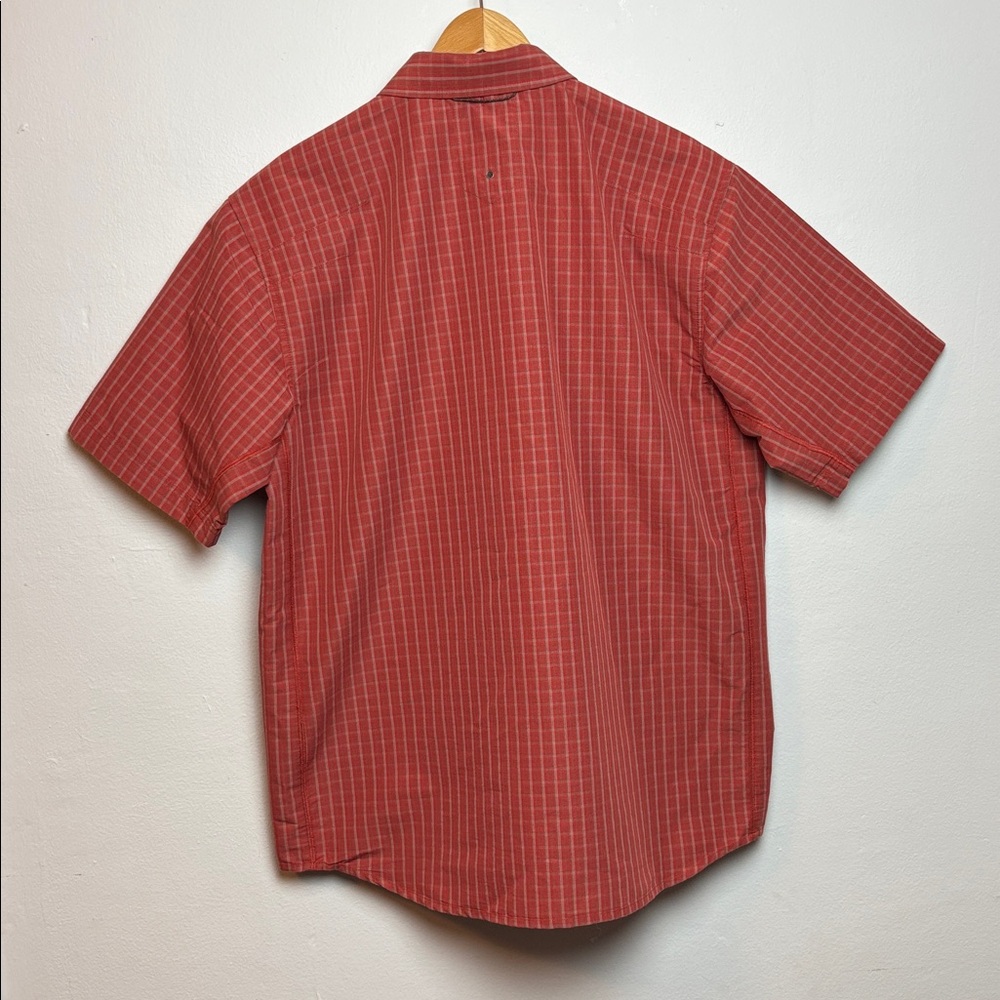 NWT REI Men’s Marlton Short Sleeve Shirt Ketchup Pearl Snap Large Hiking Outdoor - Picture 2 of 7